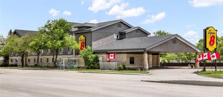 Super 8 Winnipeg West Exterior