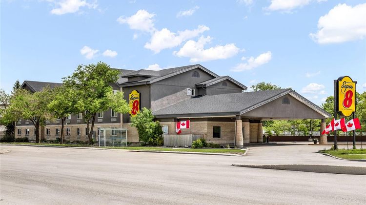 Super 8 Winnipeg West Exterior