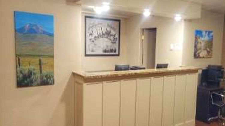 Super 8 Dillon Lobby