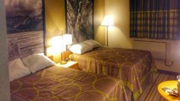 Super 8 Dillon Room