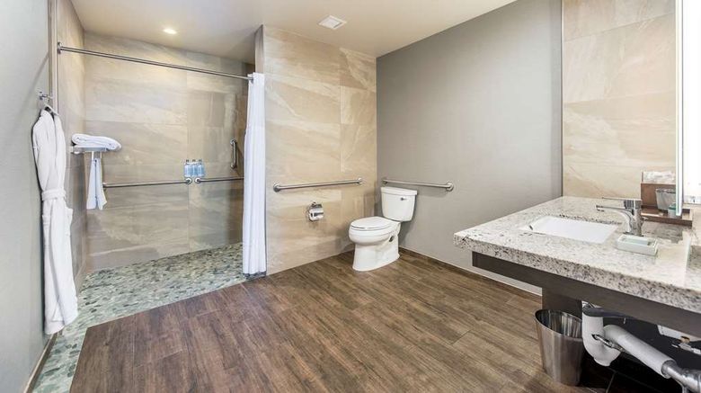 <b>Shade Redondo Beach Room</b>. Images powered by <a href="https://iceportal.shijigroup.com/" title="IcePortal" target="_blank">IcePortal</a>.