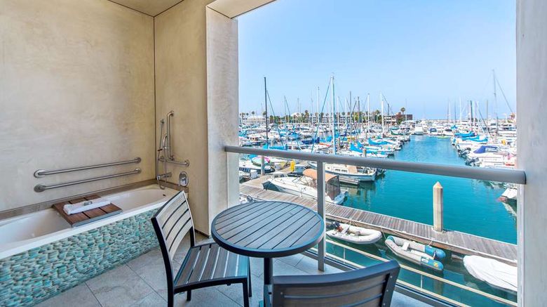 <b>Shade Redondo Beach Room</b>. Images powered by <a href="https://iceportal.shijigroup.com/" title="IcePortal" target="_blank">IcePortal</a>.