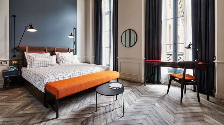 <b>The Hoxton Paris Room</b>. Images powered by <a href="https://iceportal.shijigroup.com/" title="IcePortal" target="_blank">IcePortal</a>.