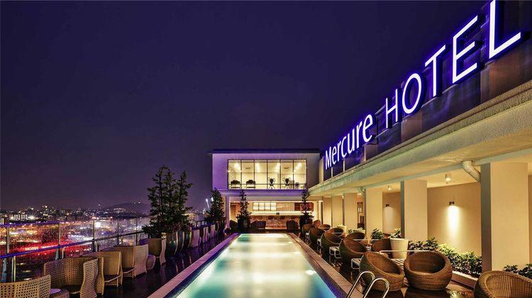 Mercure KL Shaw Parade Pool
