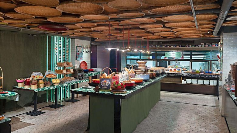 <b>Mercure Bangkok Sukhumvit 11 Restaurant</b>. Images powered by <a href="https://iceportal.shijigroup.com/" title="IcePortal" target="_blank">IcePortal</a>.
