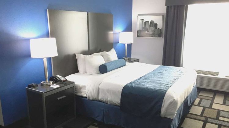 Best Western Plus Birmingham Inn &Suites Room