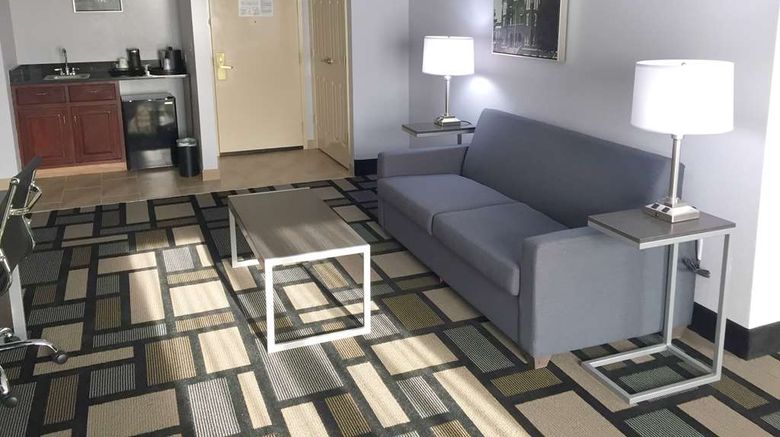 <b>Best Western Plus Birmingham Inn &Suites Room</b>. Images powered by <a href="https://iceportal.shijigroup.com/" title="IcePortal" target="_blank">IcePortal</a>.