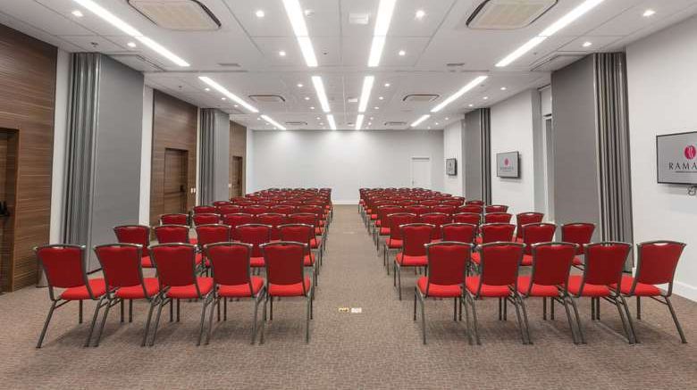 <b>Ramada Hotel Aeroporto Viracopos Meeting</b>. Images powered by <a href="https://iceportal.shijigroup.com/" title="IcePortal" target="_blank">IcePortal</a>.