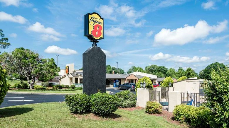 <b>Super 8 Monroe Exterior</b>. Images powered by <a href="https://iceportal.shijigroup.com/" title="IcePortal" target="_blank">IcePortal</a>.