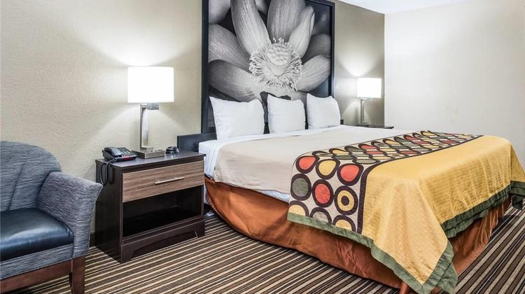 Super 8 Monroe Room