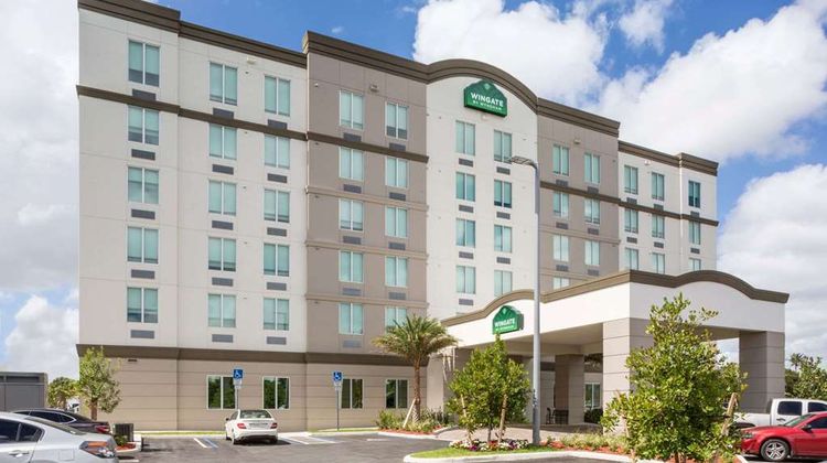 Wingate by Wyndham Miami Airport Exterior
