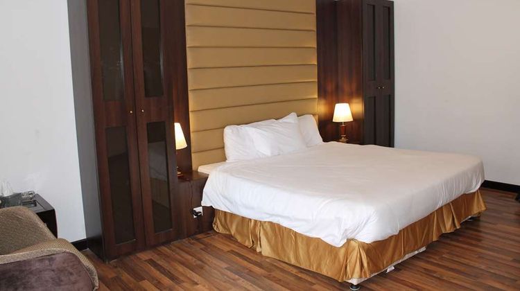 Golden Tulip Al Khobar Suites Room