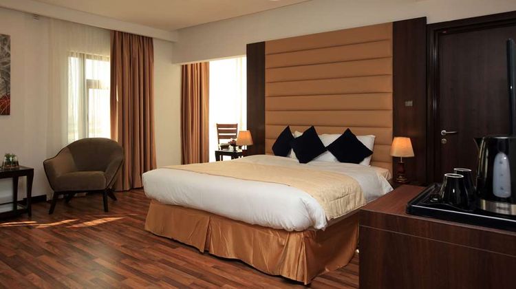 Golden Tulip Al Khobar Suites Room