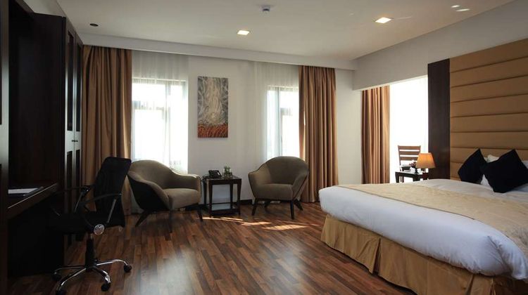 Golden Tulip Al Khobar Suites Room