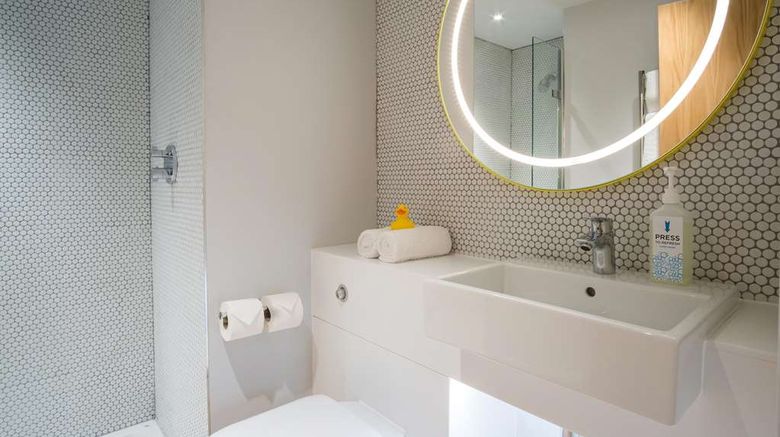 <b>Lodge at Solent Room</b>. Images powered by <a href="https://iceportal.shijigroup.com/" title="IcePortal" target="_blank">IcePortal</a>.