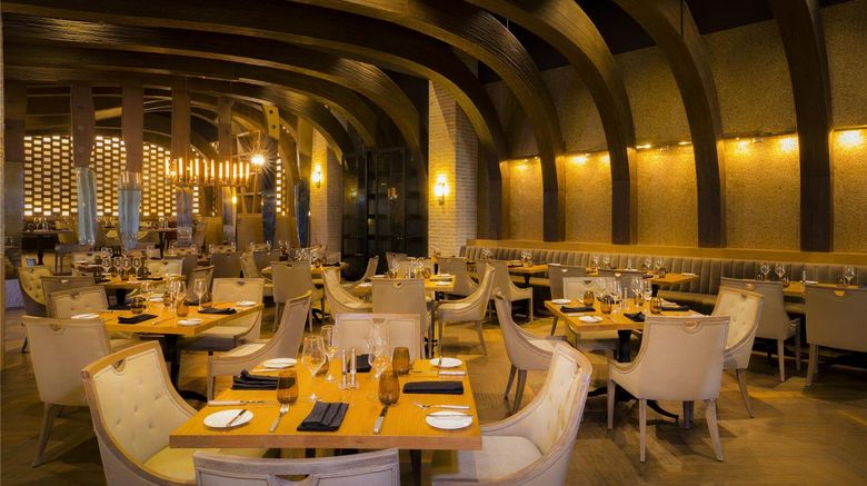 <b>The Grand at Moon Palace Cancun Restaurant</b>. Images powered by <a href="https://iceportal.shijigroup.com/" title="IcePortal" target="_blank">IcePortal</a>.