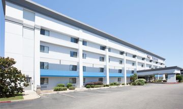 Baymont Inn & Suites Texarkana