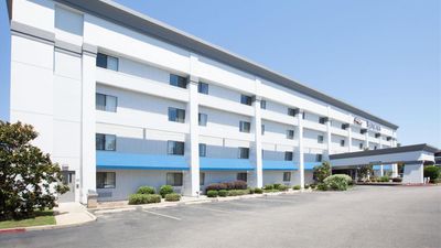Baymont Inn & Suites Texarkana