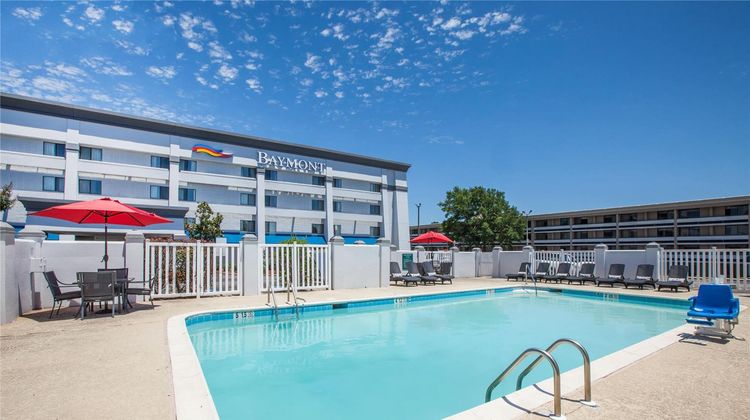 Baymont Inn & Suites Texarkana Pool