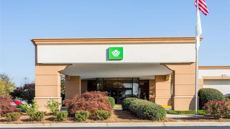 Wyndham Garden Greensboro Exterior