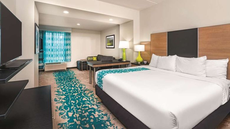 <b>La Quinta Inn & Suites Cleveland Room</b>. Images powered by <a href="https://iceportal.shijigroup.com/" title="IcePortal" target="_blank">IcePortal</a>.