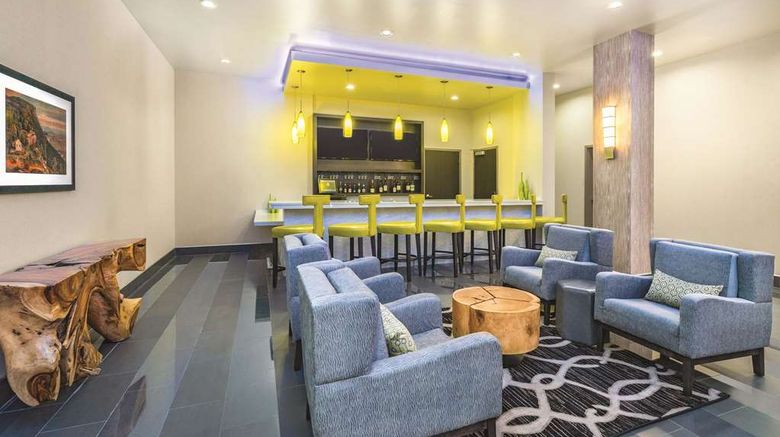 <b>La Quinta Inn & Suites Cleveland Restaurant</b>. Images powered by <a href="https://iceportal.shijigroup.com/" title="IcePortal" target="_blank">IcePortal</a>.
