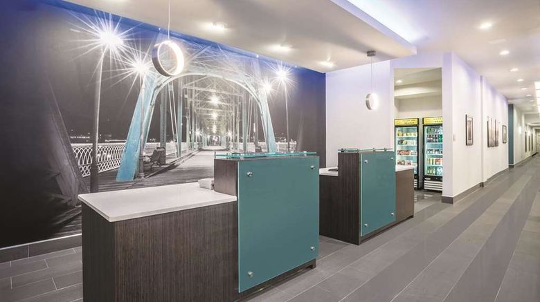 <b>La Quinta Inn & Suites Cleveland Lobby</b>. Images powered by <a href="https://iceportal.shijigroup.com/" title="IcePortal" target="_blank">IcePortal</a>.