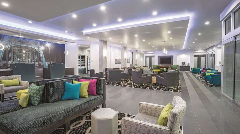 <b>La Quinta Inn & Suites Cleveland Lobby</b>. Images powered by <a href="https://iceportal.shijigroup.com/" title="IcePortal" target="_blank">IcePortal</a>.