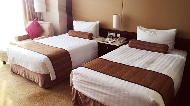 Howard Johnson Huaihai Hotel Shanghai Room