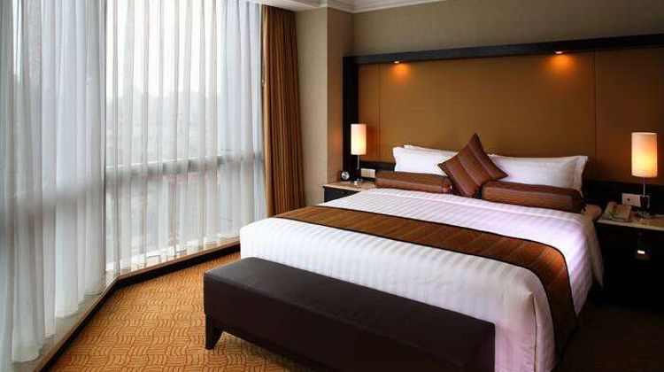Howard Johnson Huaihai Hotel Shanghai Room