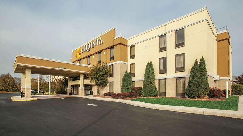 <b>La Quinta Inn & Suites Mechanicsburg Exterior</b>. Images powered by <a href="https://iceportal.shijigroup.com/" title="IcePortal" target="_blank">IcePortal</a>.