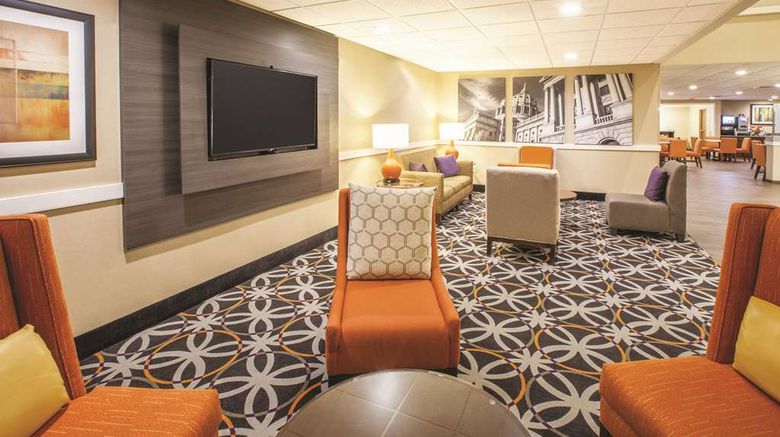 <b>La Quinta Inn & Suites Mechanicsburg Lobby</b>. Images powered by <a href="https://iceportal.shijigroup.com/" title="IcePortal" target="_blank">IcePortal</a>.