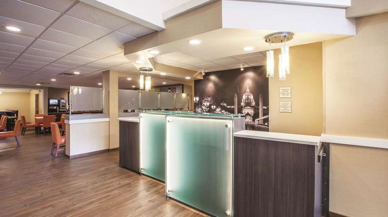 <b>La Quinta Inn & Suites Mechanicsburg Lobby</b>. Images powered by <a href="https://iceportal.shijigroup.com/" title="IcePortal" target="_blank">IcePortal</a>.