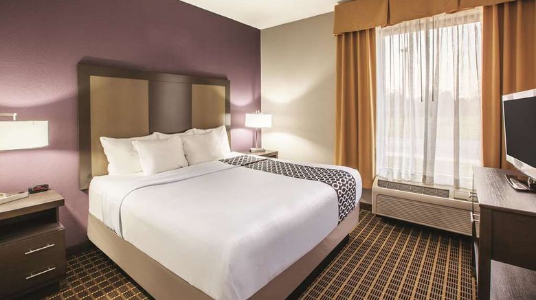 <b>La Quinta Inn & Suites Mechanicsburg Suite</b>. Images powered by <a href="https://iceportal.shijigroup.com/" title="IcePortal" target="_blank">IcePortal</a>.