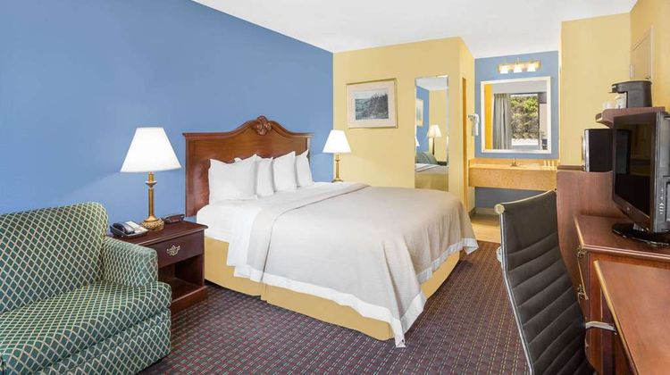 Days Inn by Wyndham Mocksville Room
