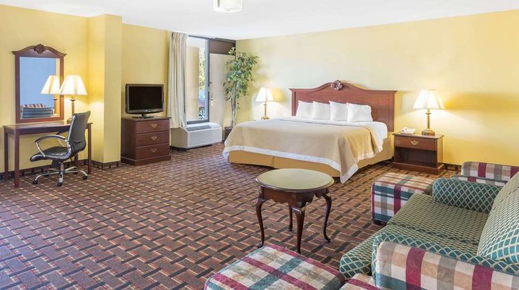 Days Inn by Wyndham Mocksville Suite