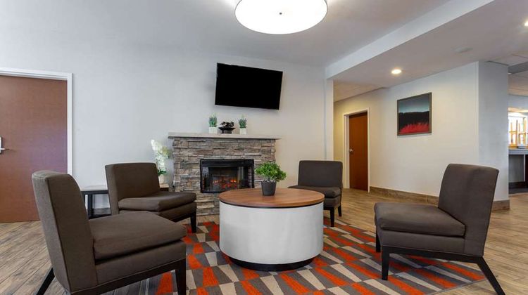 Microtel Inn & Suites Niagara Falls Lobby