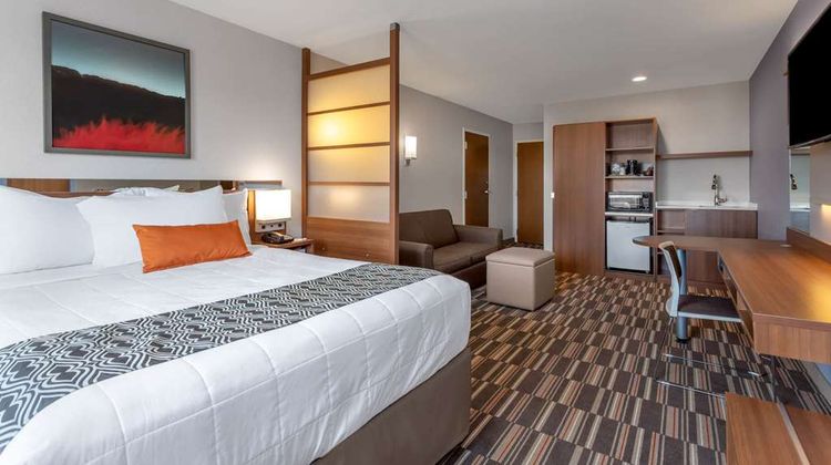 Microtel Inn & Suites Niagara Falls Suite