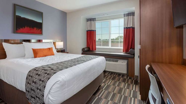 Microtel Inn & Suites Niagara Falls Room