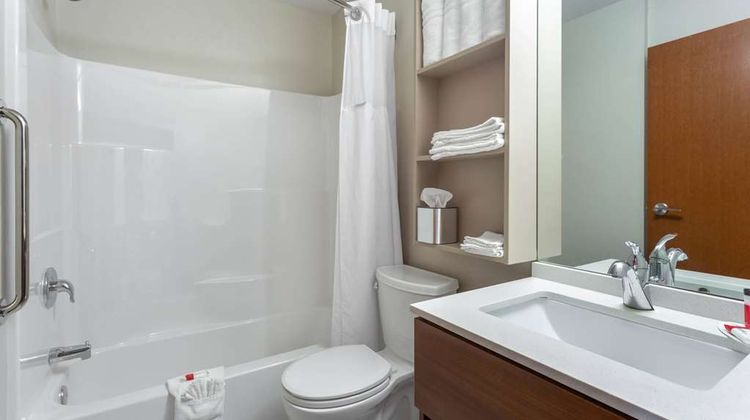 Microtel Inn & Suites Niagara Falls Room