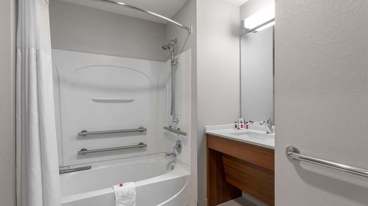 Microtel Inn & Suites Niagara Falls Room