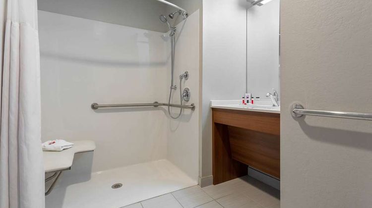 Microtel Inn & Suites Niagara Falls Room