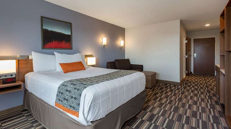 Microtel Inn & Suites Niagara Falls Suite