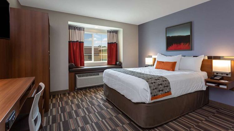 Microtel Inn & Suites Niagara Falls Room