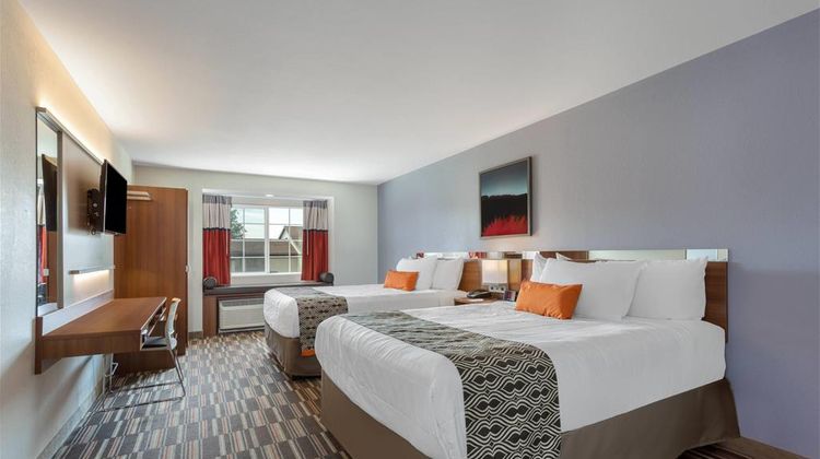 Microtel Inn & Suites Niagara Falls Room