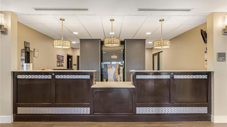 <b>Best Western Plus Bay City Inn & Suites Lobby</b>. Images powered by <a href="https://iceportal.shijigroup.com/" title="IcePortal" target="_blank">IcePortal</a>.
