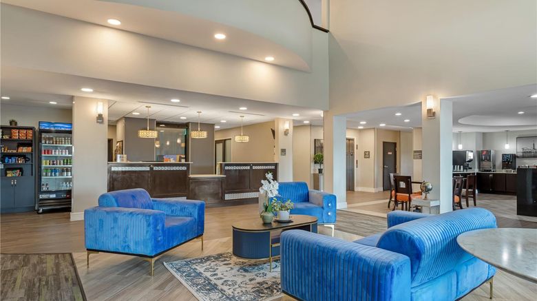 <b>Best Western Plus Bay City Inn & Suites Lobby</b>. Images powered by <a href="https://iceportal.shijigroup.com/" title="IcePortal" target="_blank">IcePortal</a>.