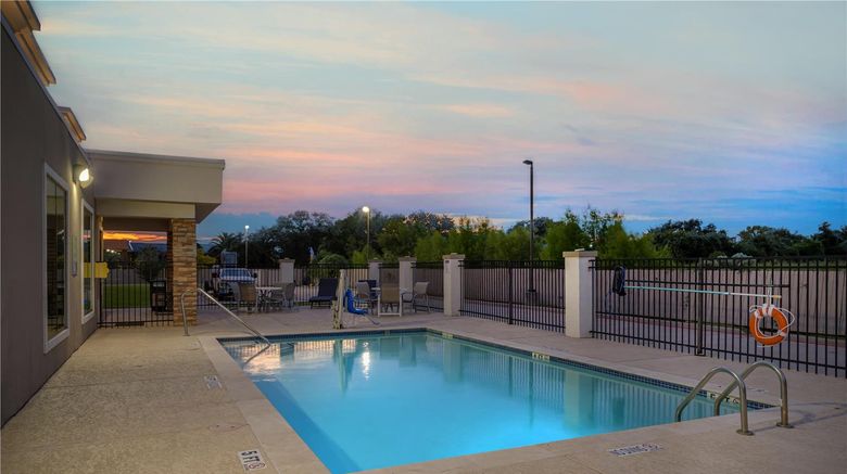 <b>Best Western Plus Bay City Inn & Suites Pool</b>. Images powered by <a href="https://iceportal.shijigroup.com/" title="IcePortal" target="_blank">IcePortal</a>.