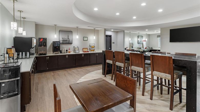 <b>Best Western Plus Bay City Inn & Suites Restaurant</b>. Images powered by <a href="https://iceportal.shijigroup.com/" title="IcePortal" target="_blank">IcePortal</a>.
