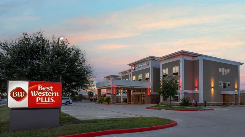 <b>Best Western Plus Bay City Inn & Suites Exterior</b>. Images powered by <a href="https://iceportal.shijigroup.com/" title="IcePortal" target="_blank">IcePortal</a>.